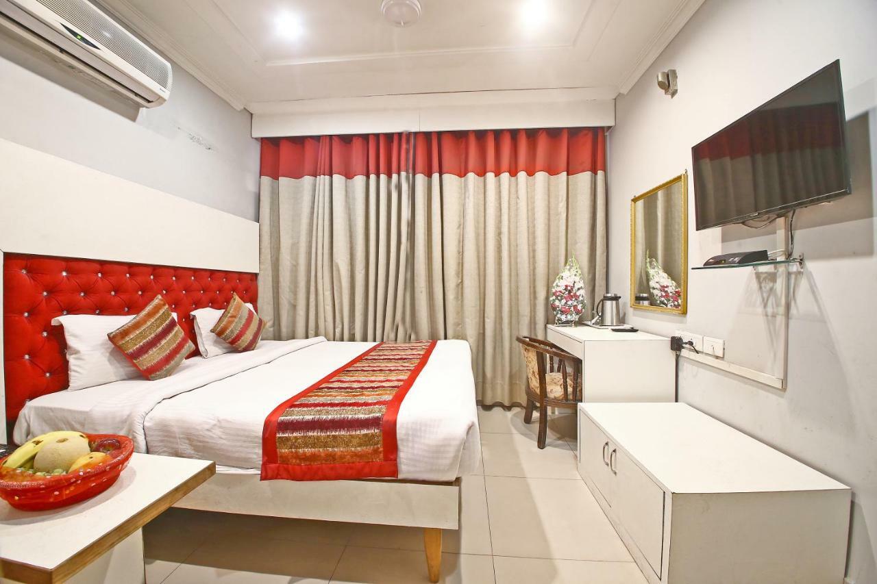 Hotel Diamond Plaza Chandīgarh Exterior foto